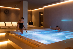 1 Notte con Accesso alla Piscina Esterna anche con Spa e Pensione Completa per 2 persone