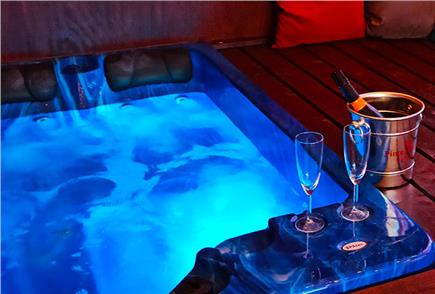 Day Use di Coppia in Suite con Spa Privata e Accesso alla Piscina Interna anche con Massaggio