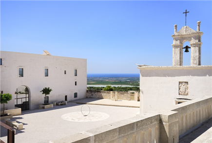 24, 25 o 26/04: 1 Notte del 25 Aprile in B&B o Mezza Pensione anche in Suite con Vasca Idromassaggio per 2 persone