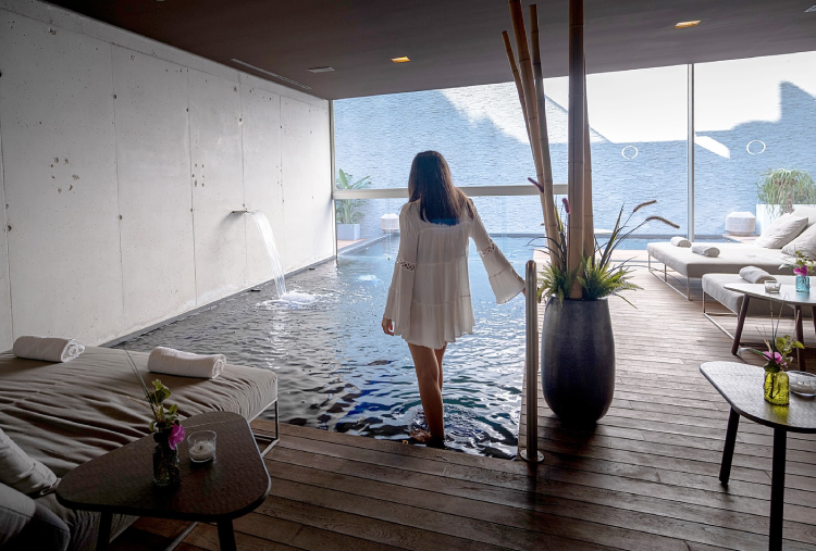 1 Notte Luxury con Percorso Benessere con Piscina Esterna Riscaldata anche con Massaggio e Cena Gourmet o Menù Degustazione per 2 persone