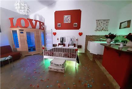 1 Notte in Suite con Idromassaggio e Sauna per 2 persone