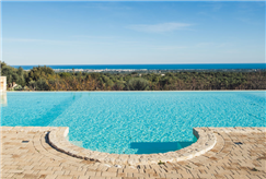 Accesso alla Piscina Esterna con Light Lunch per 2 o 3 persone