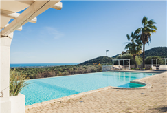 1 Notte con Accesso alla Piscina Esterna Panoramica anche in Suite con Idromassaggio in Mezza Pensione per 2 persone
