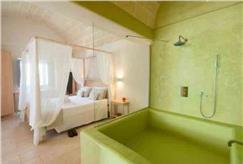 Dal 2 Settembre al 22 Settembre: 1 Notte in Mezza Pensione in Camera Superior con Mini Piscina in Pietra per 2 persone