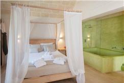 Fino al 19 Maggio e dal 23 Settembre al 31 Ottobre: 1 Notte in Mezza Pensione in Camera Superior con Mini Piscina in Pietra per 2 persone