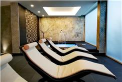 1 Notte in B&B o Mezza Pensione con Accesso alla Piscina Esterna anche con Spa Privata e Massaggio per 2 persone