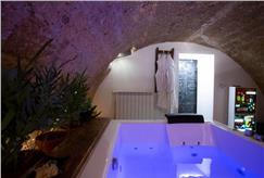 Day Use di Coppia di 5 ore in Suite con Idromassaggio
