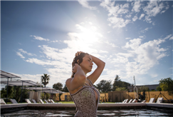 1 Notte in Trullo o in Camera con Vasca Idromassaggio con Accesso alla Piscina Esterna anche con Pool Lunch o Aperitivo per 2 persone