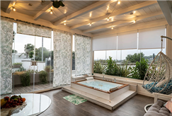 1 Notte in Suite con Mini SPA Esclusiva con Vasca Idromassaggio anche con Massaggio di Coppia e Aperitivo per 2 persone