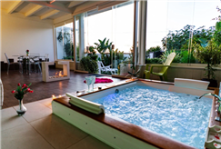 Day Use in Suite con Vasca Idromassaggio e Cromoterapia anche con Massaggio e Aperitivo per 2 persone