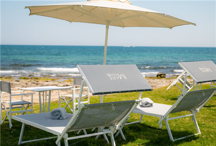 Anche il Sabato: Accesso al Lido con Ombrellone, Lettino King Size e Caffè per 2 o 3 persone