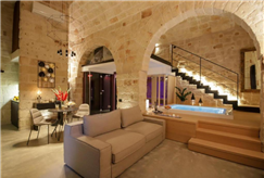 31/12: 1 Notte a Capodanno in Suite Luxury con Vasca Idromassaggio, Sauna e Bagno Turco e Bottiglia di Bollicine per 1 persona