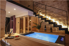 1 Notte in Suite Luxury con Vasca Idromassaggio, Sauna e Bagno Turco per 2 persone
