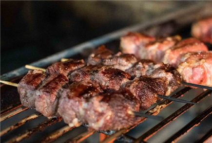 Anche Sabato a Cena: Menù Selezione di Carni Locali per 2 o 3 persone