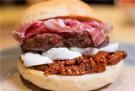 Anche Sabato a Cena: Menù con Hamburger per 2 o 3 persone