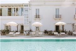 1 Notte con Accesso alla Piscina Esterna anche in Mezza Pensione con Spa e Massaggio per 2 persone