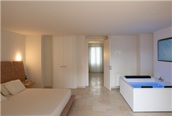 1 Notte in B&B o Mezza Pensione con Accesso all'Area Benessere Privata con Aperitivo per 2 persone