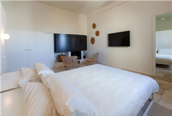 3, 4 o 5/01: 1 Notte in Suite Luxury "Seno del Canneto" in B&B + Accesso all'Area Benessere Privata con Aperitivo per 2 persone