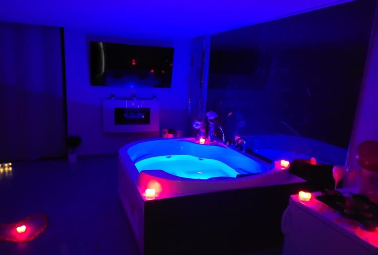 Day Use di 4 ore in Suite con Vasca Idromassaggio per 2 persone