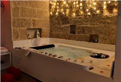 1 Notte in Suite con Vasca Idromassaggio per 2 persone