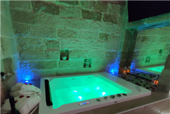 1 Notte in Suite con Vasca Idromassaggio per 2 persone