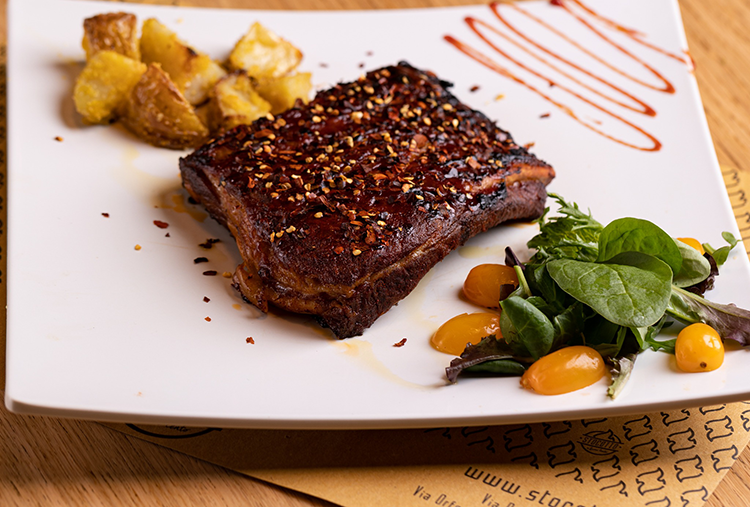 Anche Sabato a Cena: Menù con Antipasti e 600 gr di Ribs o Filetto di Maialino per 2 o 3 persone