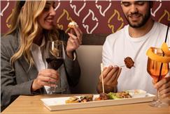 Anche Sabato a Cena: Aperitivo con 6 Specialità tra Calde e Fredde con Spritz per 2 o 3 persone