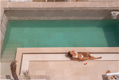 1 Notte anche in Suite con Mini Piscina con Accesso all'Area Relax Riservata e alla Piscina Esterna per 2 persone