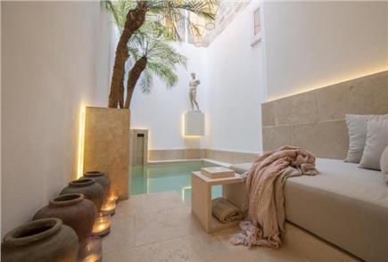 1 Notte con Accesso alla Piscina Esterna e all'Area Relax Riservata anche in Suite con Mini Piscina per 2 persone