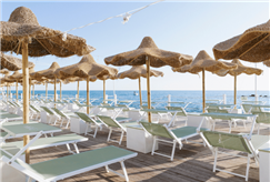 Anche il Sabato: Accesso al Lido con Ombrellone, Lettino e Calice di Prosecco per 2 o 3 persone
