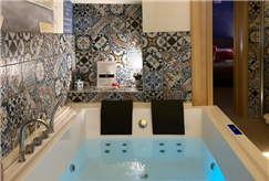 1 Notte in Suite con Vasca Idromassaggio con Bottiglia di Prosecco per 2 persone