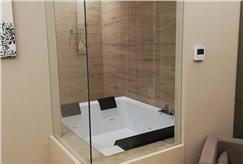 Day Use di 4 Ore con Pranzo o Cena anche in Suite con Vasca Idromassaggio per 2 persone
