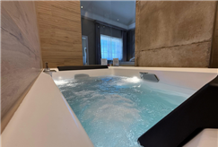 Day Use di 4 Ore con Pranzo o Cena anche in Suite con Vasca Idromassaggio per 2 persone