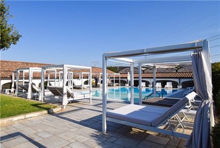 1 Notte in B&B o Mezza Pensione anche in Suite con Vasca Idromassaggio per 2 persone