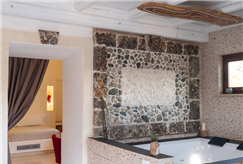1 Notte in Junior Suite con Mini Piscina Idromassaggio e Camino a Legna in B&B dal lunedì alla domenica per 2 persone