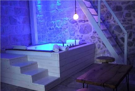 1 Notte in Suite con Vasca Idromassaggio per 2 persone