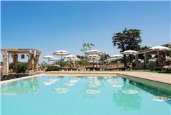 Accesso al Lido e alla Piscina con Ombrellone, Lettino e Light Lunch per 2 o 3 persone