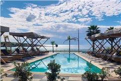1, 3 o 5 Notti in Hotel sul Mare con Accesso alla Piscina Esterna per 2 persone