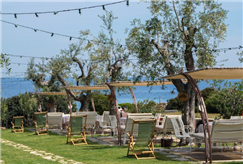 Anche Sabato e Domenica: Accesso al Lido e Utilizzo Vasca Idromassaggio in Area Garden anche con Light Lunch con Poke per 2 o 3 persone