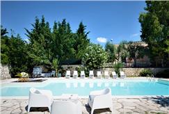 1, 2, 3, 4, 5 o 7 Notti in Mezza Pensione con Accesso alla Piscina Esterna per 2 persone