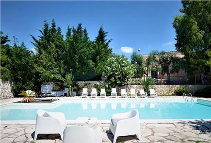 1, 2, 3, 4, 5 o 7 Notti in Mezza Pensione con Accesso alla Piscina Esterna per 2 persone