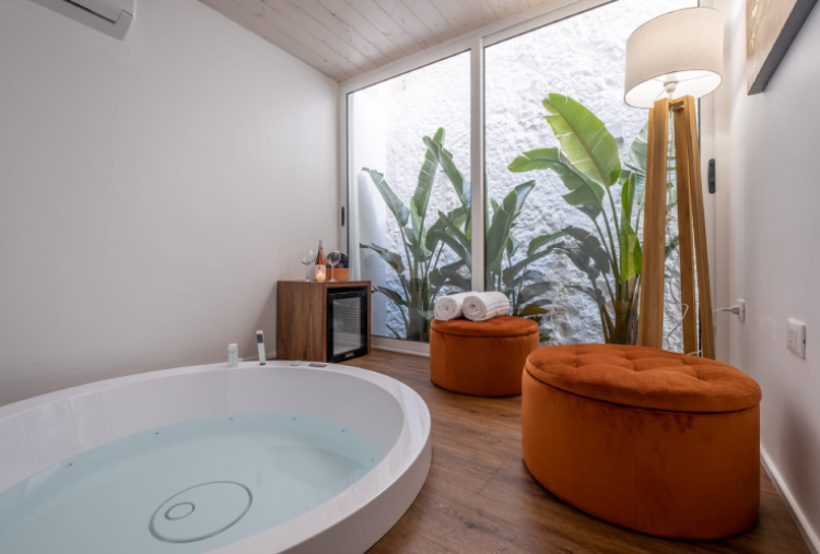 Day Use di 4 ore in Suite con Vasca Idromassaggio per 2 persone