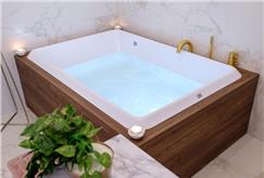 Day Use di 4 ore in Suite con Vasca Idromassaggio per 2 persone