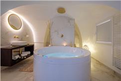 Dal 24 al 27/12: 1 Notte a Natale in Suite con Vasca Idromassaggio per 2 persone