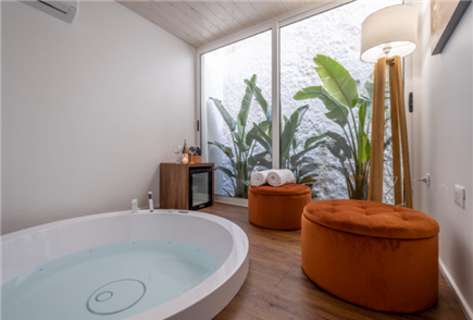 Day Use di 4 ore in Suite con Vasca Idromassaggio per 2 persone