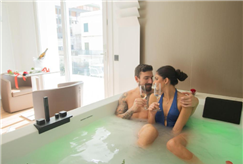 1 Notte in Suite con Vasca Idromassaggio con Cena in Camera per 2 persone