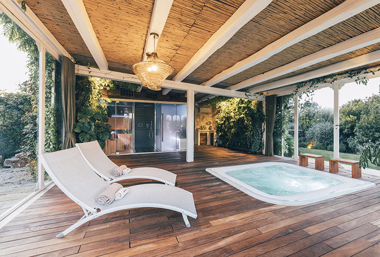 Percorso Benessere Riservato con Accesso alla Piscina Esterna Riscaldata con Idromassaggio anche con Food Experience per 2 o 3 persone	