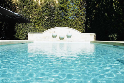 1 Notte in Dimora Storica con Accesso alla Piscina Esterna anche con Cena e Massaggio per 2 persone
