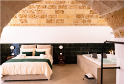 1 Notte in Suite con Vasca Idromassaggio anche con Sauna e Massaggio per 2 persone