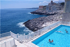 1 Notte in B&B o in Mezza Pensione anche con Accesso alla Piscina e al Lido per 2 persone